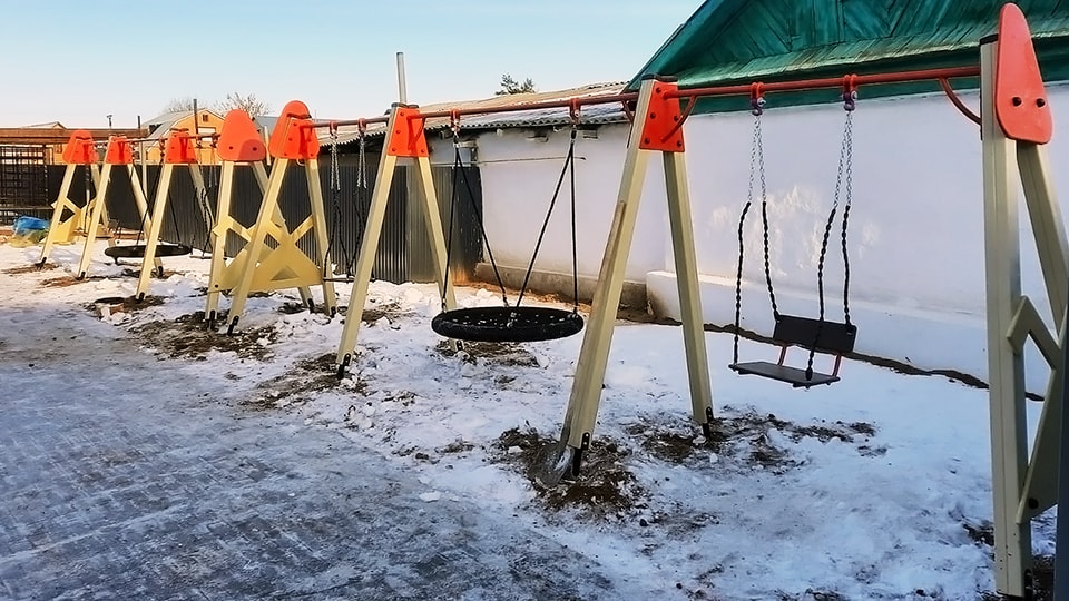 Доставка и установка качелей под ключ в Таганроге