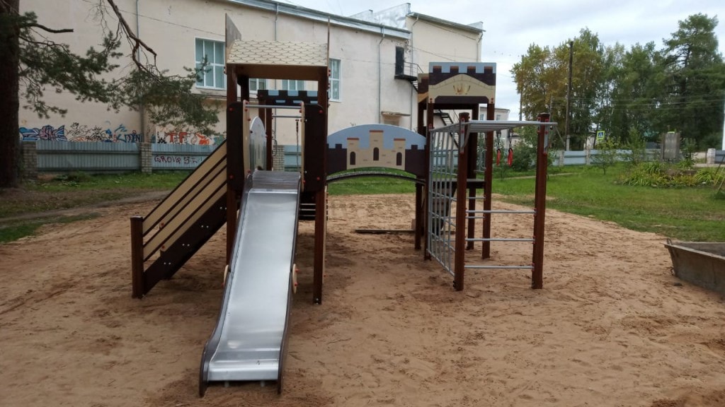 Доставка и установка металлических детских площадок в Таганроге
